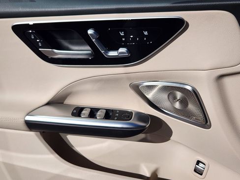 Used 2025 Mercedes-Benz C 300 4MATIC Sedan image 22