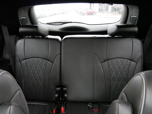 Used 2024 Buick Enclave Avenir w/ Avenir Technology Package image 12