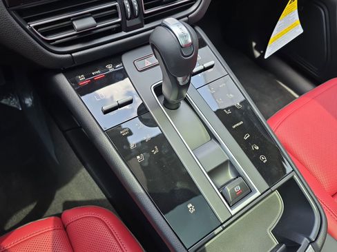 New 2026 Porsche Macan AWD/4WD image 14