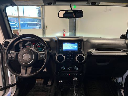 Used 2014 Jeep Wrangler Unlimited Rubicon w/ Dual Top Group AWD/4WD image 24