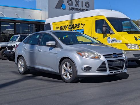 Used 2013 Ford Focus SE FWD image 1