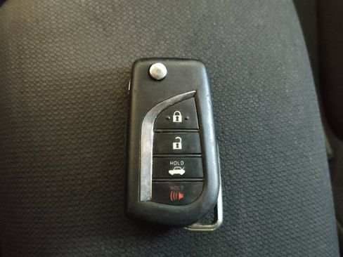 Used 2020 Toyota Corolla LE FWD image 32