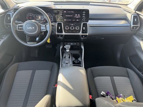 Used 2023 Kia Sorento LX image 11