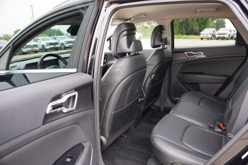 Certified 2024 Kia Sportage EX AWD/4WD image 16