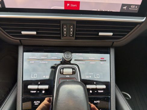 Used 2019 Porsche Cayenne AWD/4WD image 22