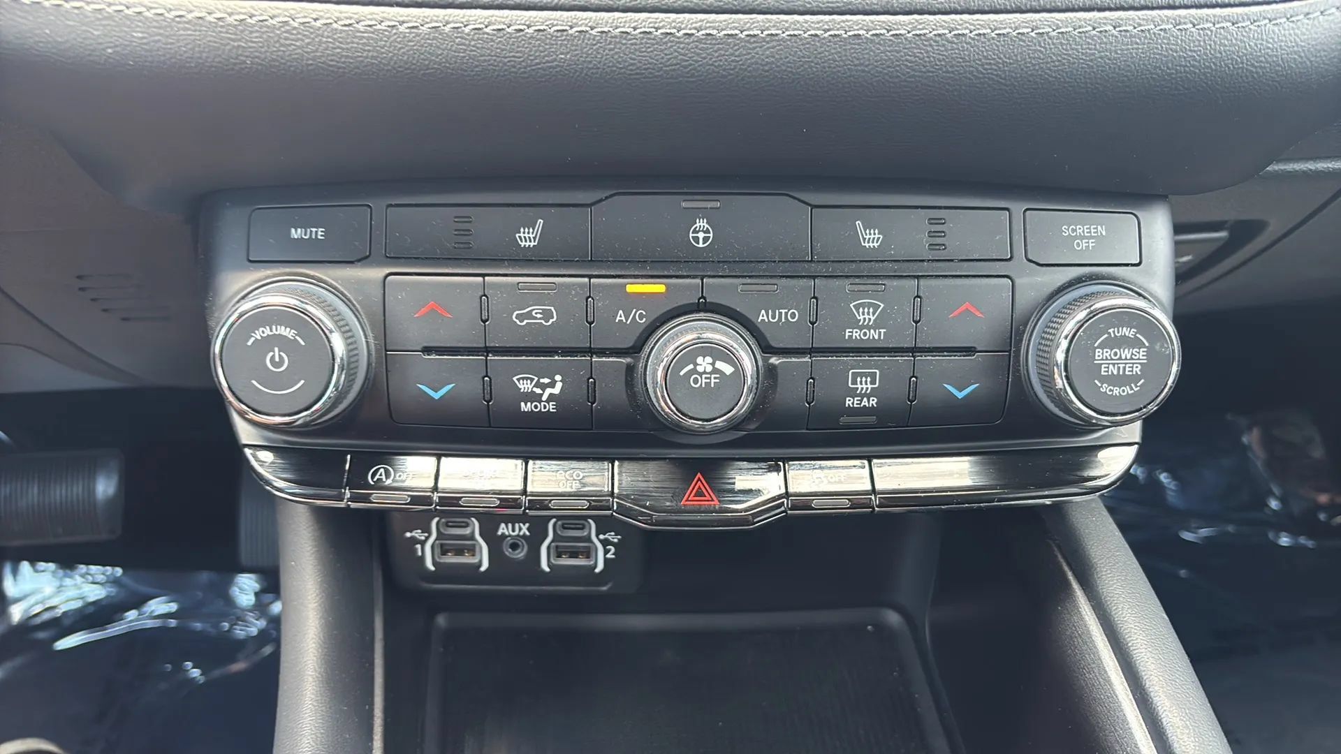 Used 2023 Dodge Durango SXT AWD/4WD image 25