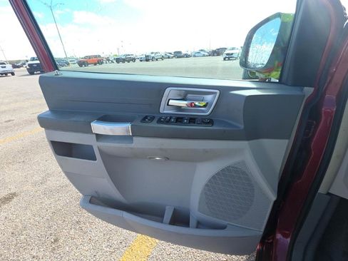 Used 2008 Chrysler Town & Country Touring w/ Entertainment Group #2 image 12