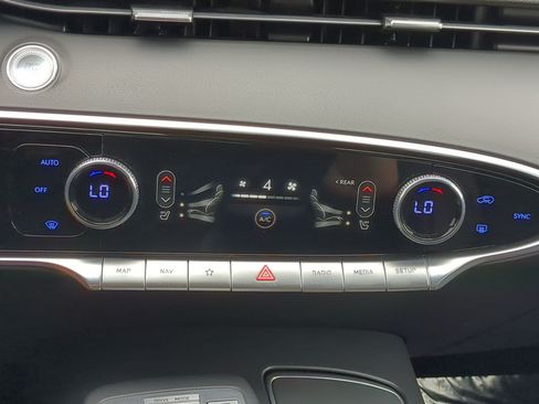 Used 2025 Genesis GV70 2.5T AWD/4WD image 28