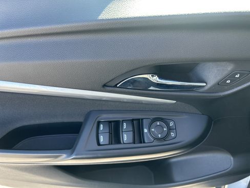 Used 2023 Chevrolet Bolt EUV LT w/ Comfort Package image 11