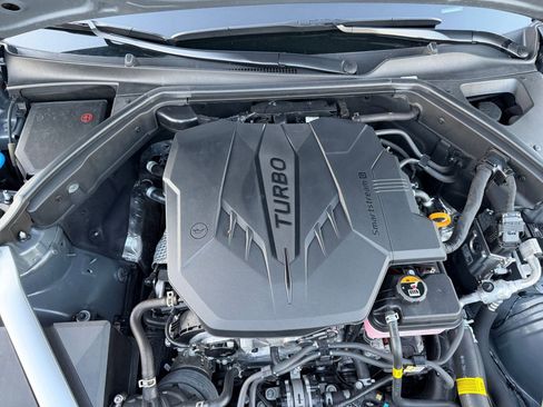 Used 2025 Genesis G70 2.5T image 33