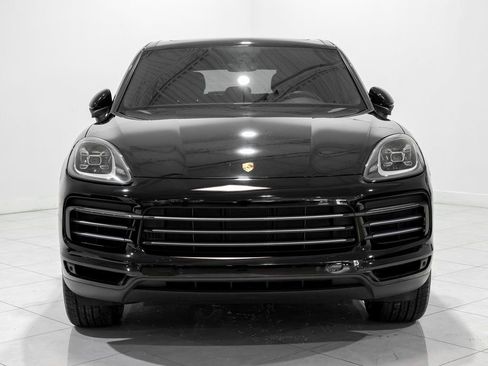 Used 2022 Porsche Cayenne image 2