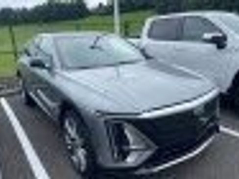 Certified 2024 Cadillac Lyriq Luxury AWD/4WD image 2