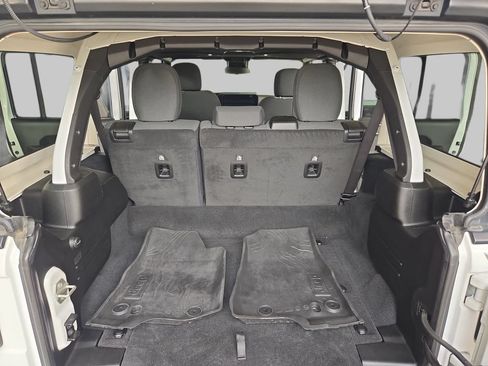Used 2024 Jeep Wrangler Unlimited w/ Convenience Group AWD/4WD image 15
