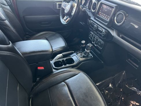 Used 2021 Jeep Wrangler Unlimited Sahara AWD/4WD image 16
