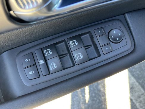 New 2026 Chrysler Pacifica Select w/ S Appearance Package FWD image 17