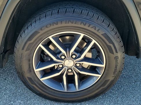 Used 2018 Jeep Grand Cherokee Limited image 13