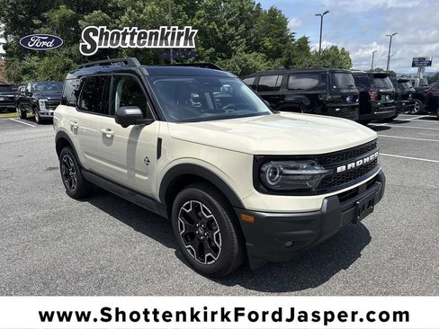 Used 2025 Ford Bronco Sport Outer Banks w/ Outer Banks Tech Package+ AWD/4WD image 1