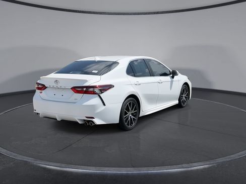 Used 2023 Toyota Camry SE FWD image 8