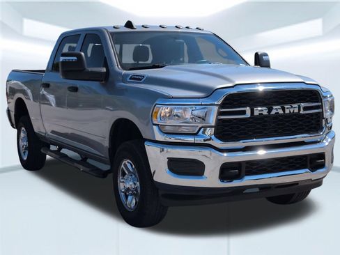 Used 2024 RAM 2500 Tradesman w/ Chrome Appearance Group AWD/4WD image 7