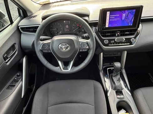 Used 2024 Toyota Corolla Cross LE FWD image 16