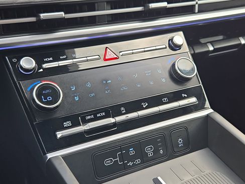 Used 2025 Hyundai Santa Fe Limited image 27