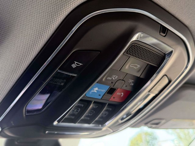 Used 2023 Jeep Grand Cherokee Limited AWD/4WD image 33