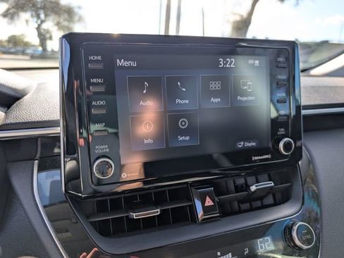 Used 2022 Toyota Corolla Cross XLE image 12