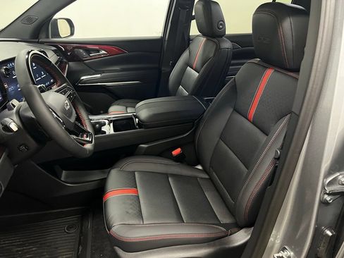 New 2026 Chevrolet Traverse RS w/ LPO, Floor Liner Package FWD image 31