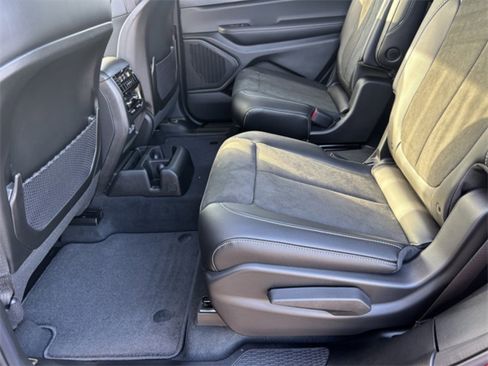 New 2025 Jeep Grand Cherokee L Altitude image 24