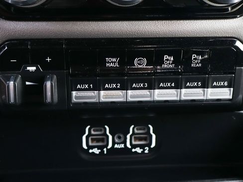 Used 2020 RAM 2500 Big Horn w/ Night Edition AWD/4WD image 43