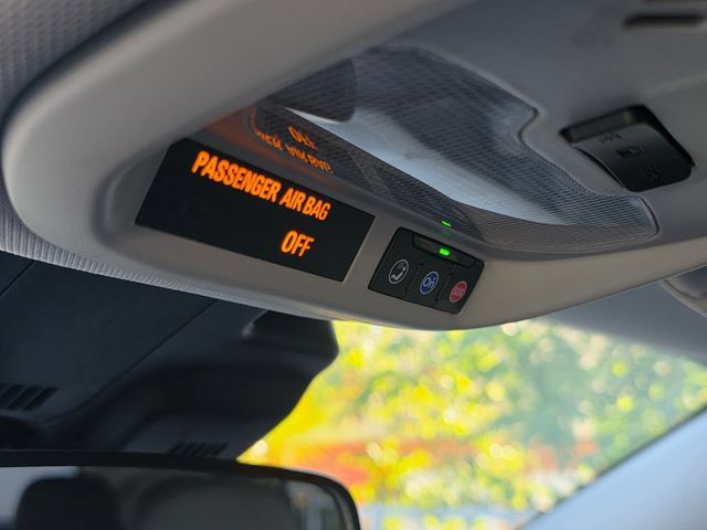 Used 2025 Chevrolet Trax LT FWD image 31