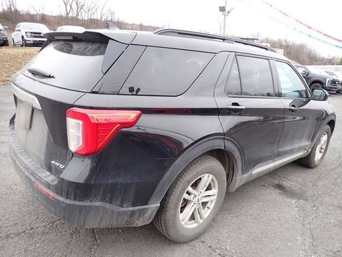 Used 2023 Ford Explorer XLT image 5