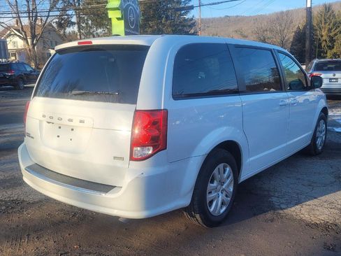 Used 2018 Dodge Grand Caravan SE w/ UConnect Hands-Free Group image 8