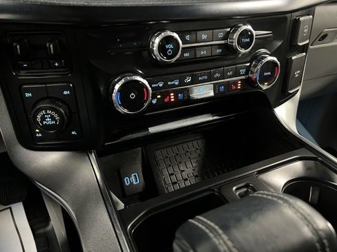 Used 2023 Ford F150 Limited image 35