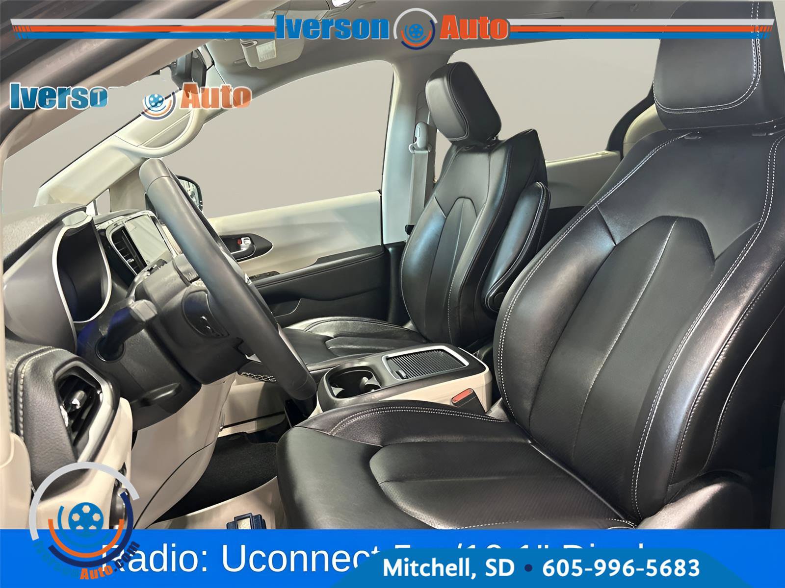 Used 2024 Chrysler Pacifica Touring-L AWD/4WD image 16