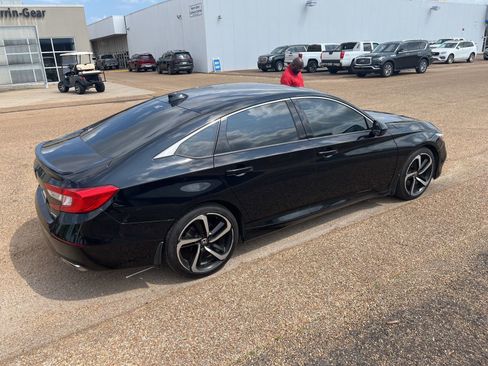 Used 2018 Honda Accord Sport image 13