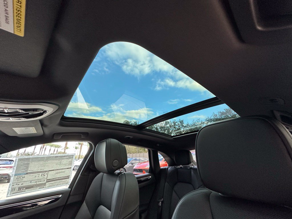 Certified 2026 Porsche Macan AWD/4WD image 22
