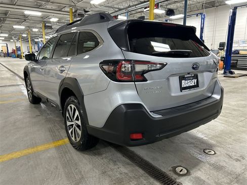 Certified 2025 Subaru Outback Premium image 6