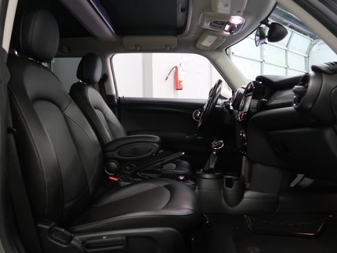Used 2018 MINI Cooper 2-Door Hardtop FWD image 26