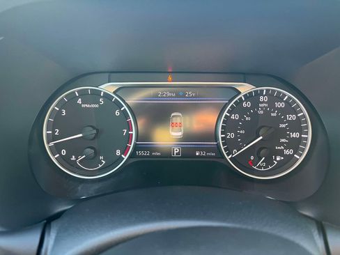 Used 2025 Nissan Sentra SR w/ SR Premium Package FWD image 28
