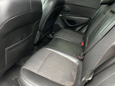 Used 2019 Chevrolet Trax LT w/ LT Convenience Package FWD image 11
