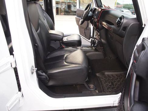 Used 2014 Jeep Wrangler Unlimited Sahara AWD/4WD image 6