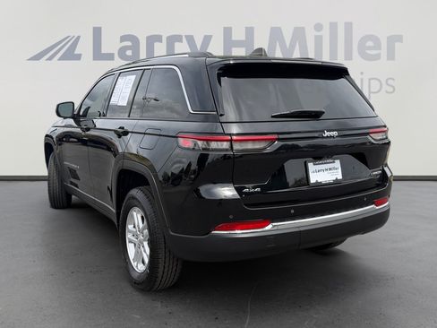 Used 2023 Jeep Grand Cherokee Laredo AWD/4WD image 3