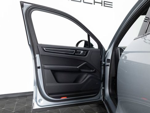 Certified 2023 Porsche Cayenne GTS AWD/4WD image 16