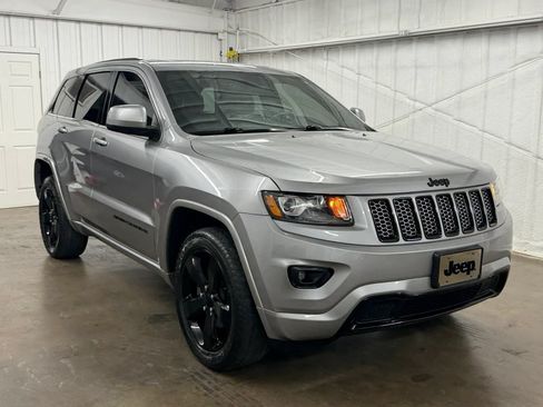 Used 2015 Jeep Grand Cherokee Altitude AWD/4WD image 2