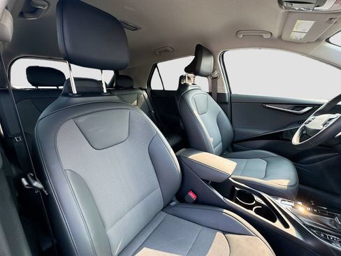 Certified 2025 Kia Niro EX FWD image 31