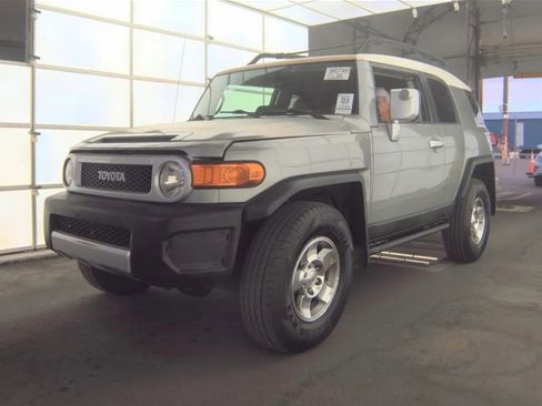 Used 2010 Toyota FJ Cruiser 4WD image 3
