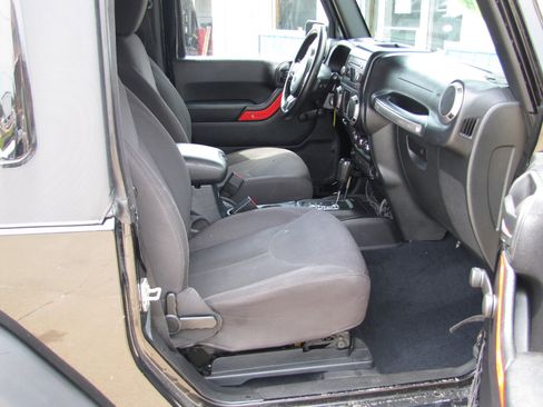 Used 2015 Jeep Wrangler Sport image 7
