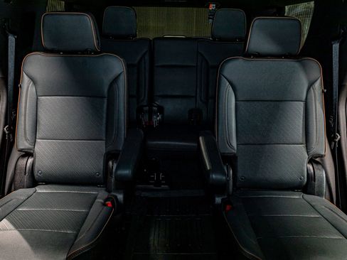 Used 2025 GMC Yukon AT4 w/ LPO, AT4 Appearance Package AWD/4WD image 24