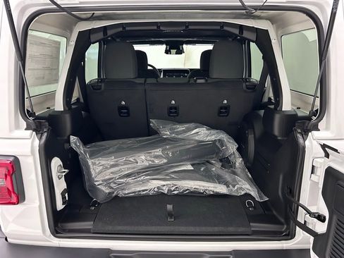 New 2026 Jeep Wrangler Unlimited Rubicon AWD/4WD image 9